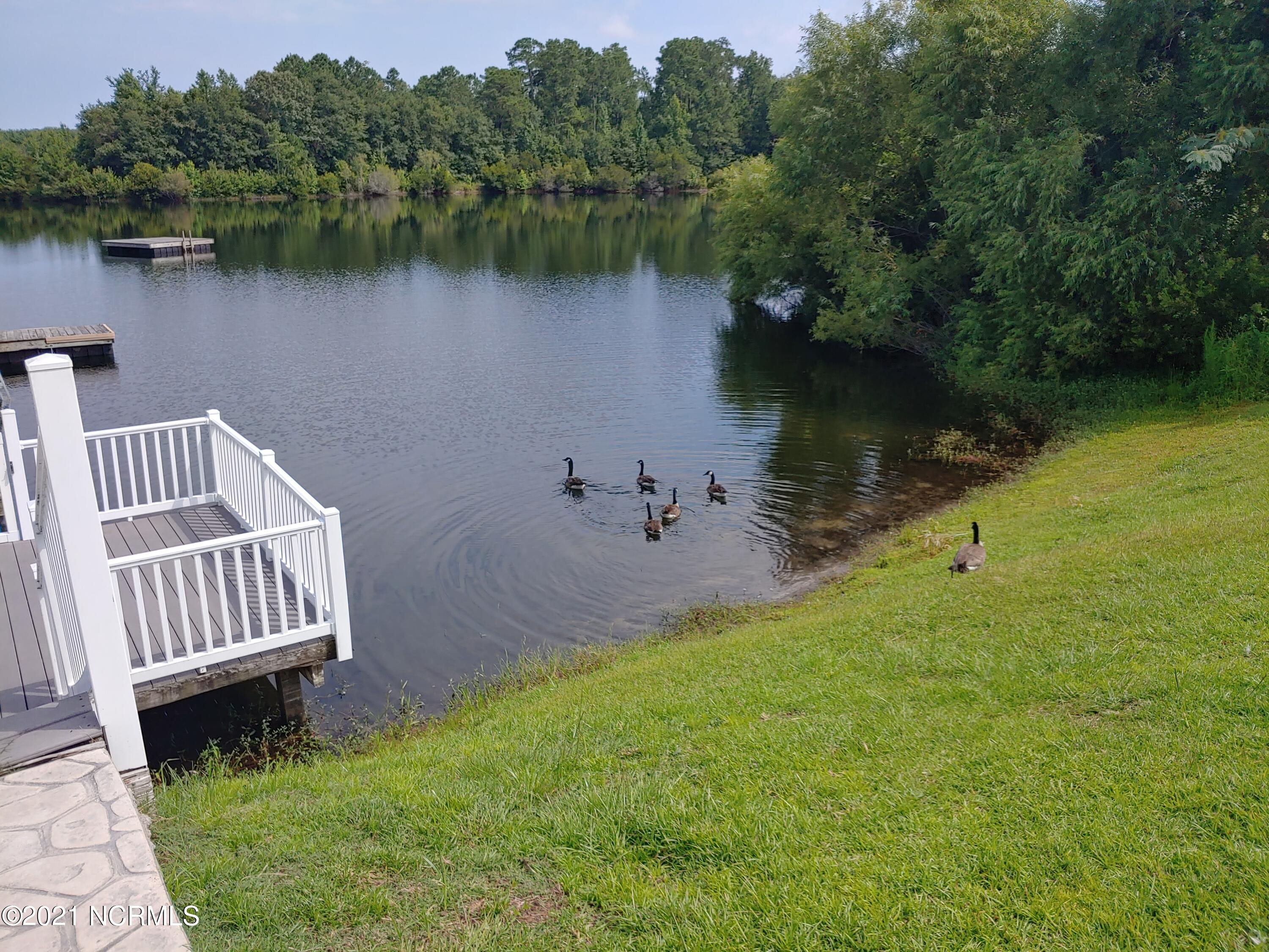 1470 Antioch Road New Bern, NC 28560 - Photo 34 of 36 Community Deck