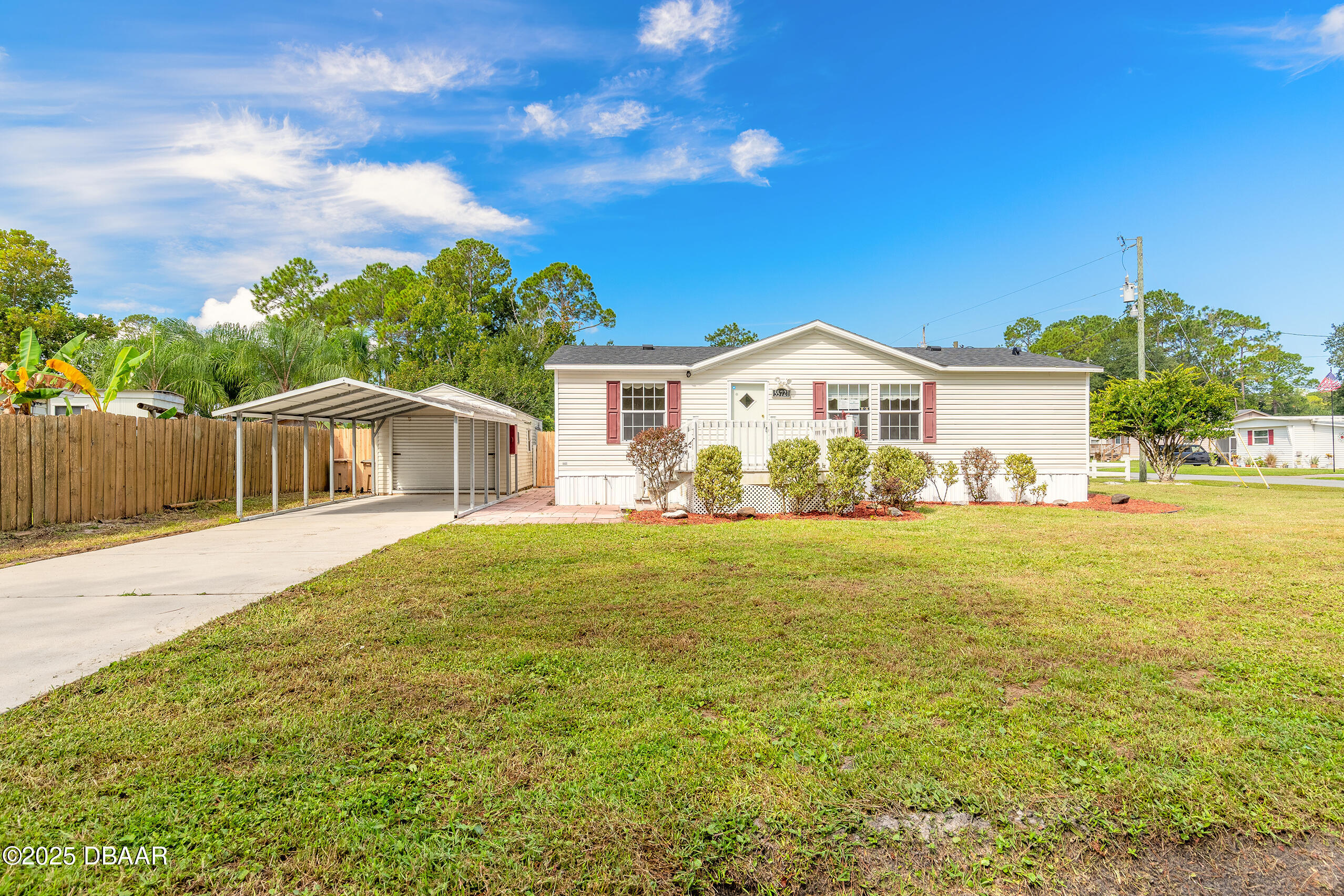 55721 Palmetto Road Astor, FL 32102 - Photo 2 of 27 a front view of a house with a garden