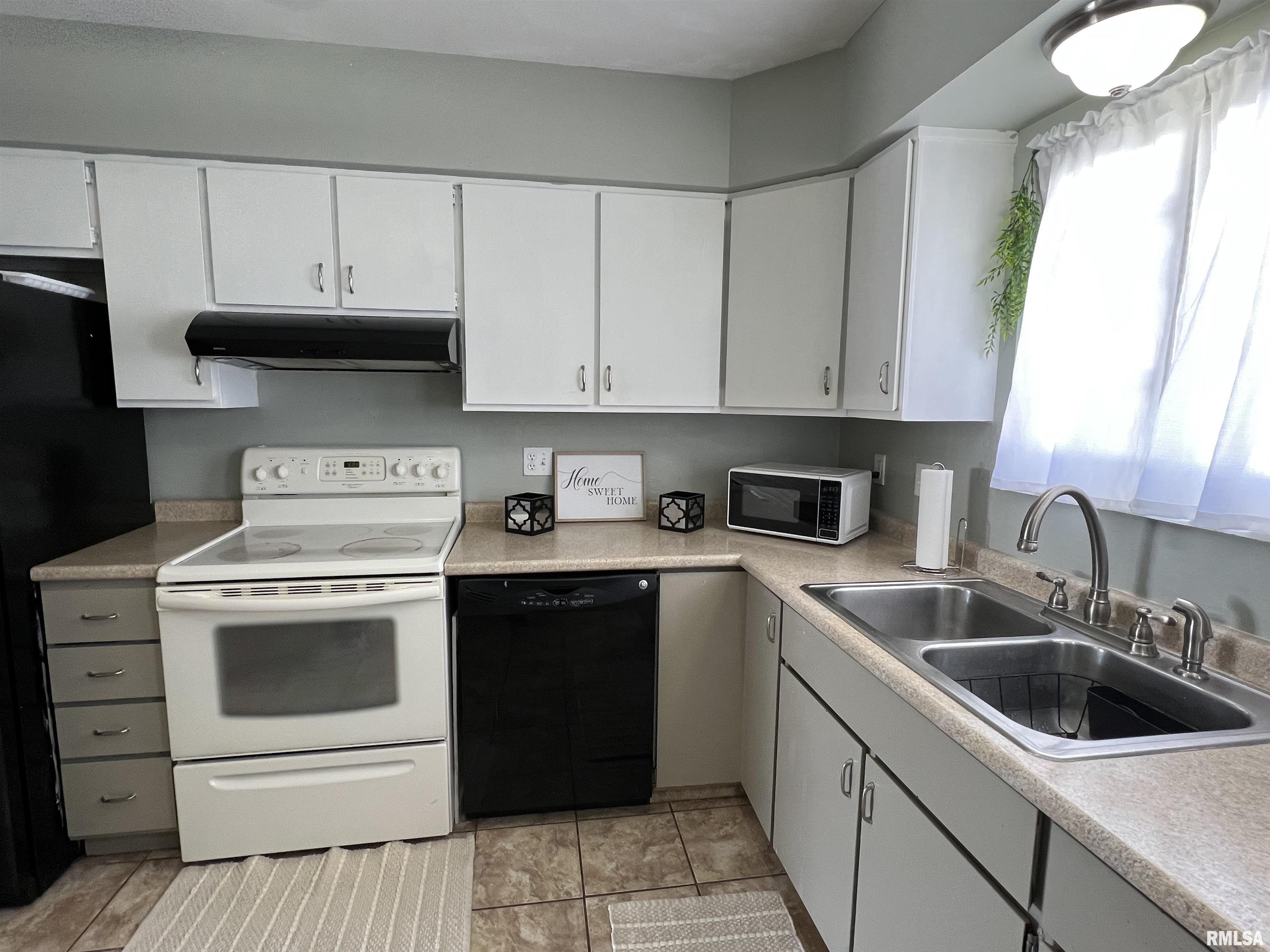 420 Brentwood Road, Unit 301 Morton, IL 61550 - Photo 9 of 53 Gallery Image 9