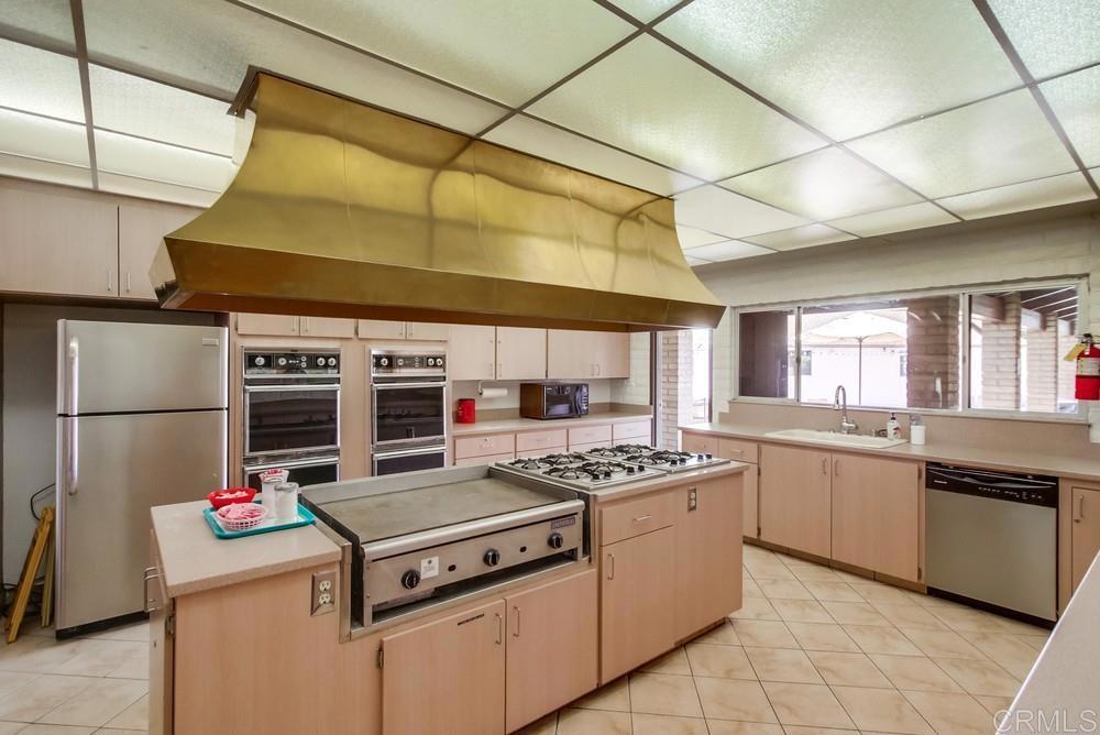 8301 Mission Gorge Road, Unit 194 Santee, CA 92071 - Photo 60 of 61 a kitchen with a stove and a microwave