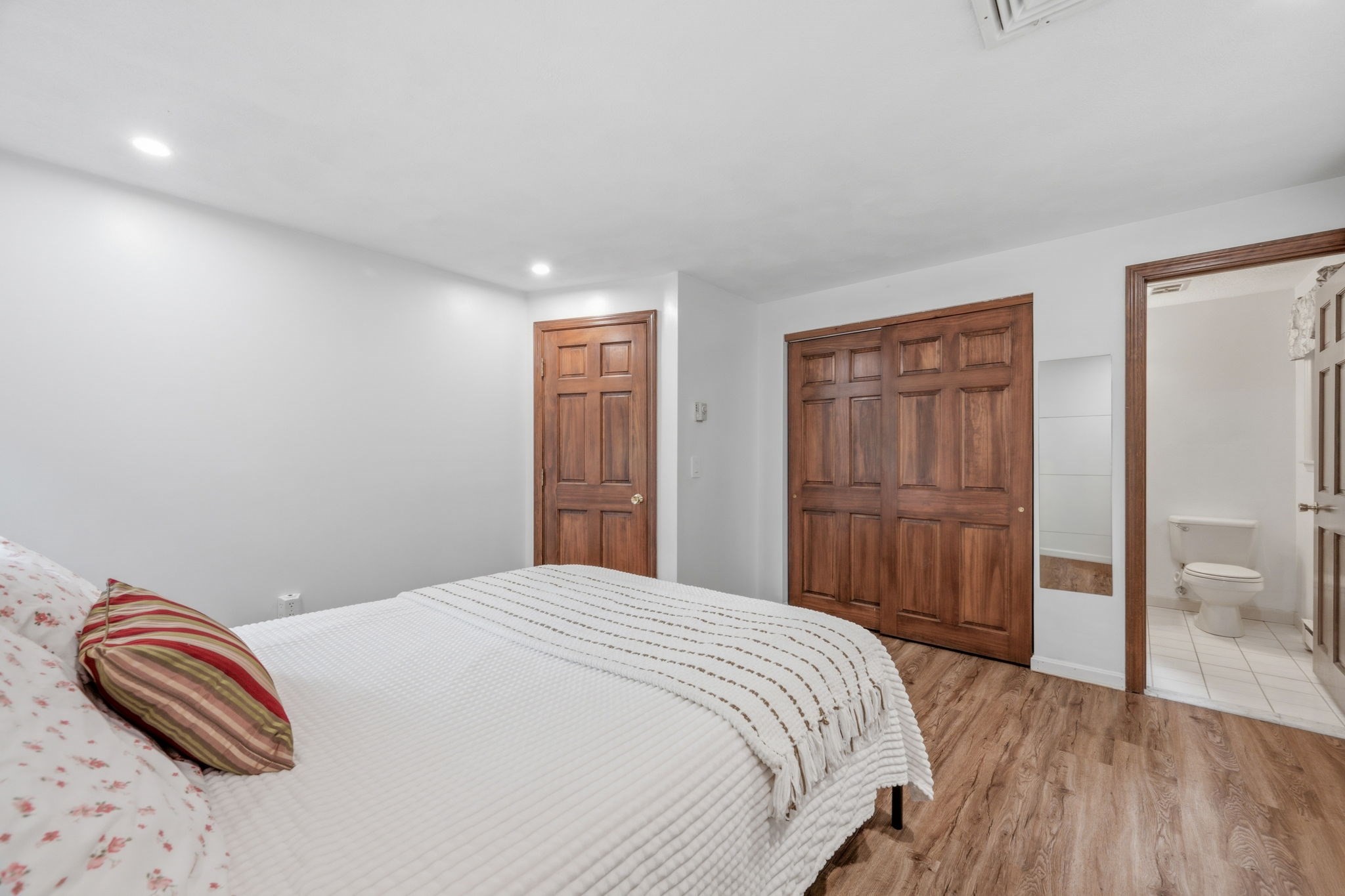 25 Oak Ridge Way Shrewsbury, MA 01545 - Photo 13 of 35 Gallery Image 13