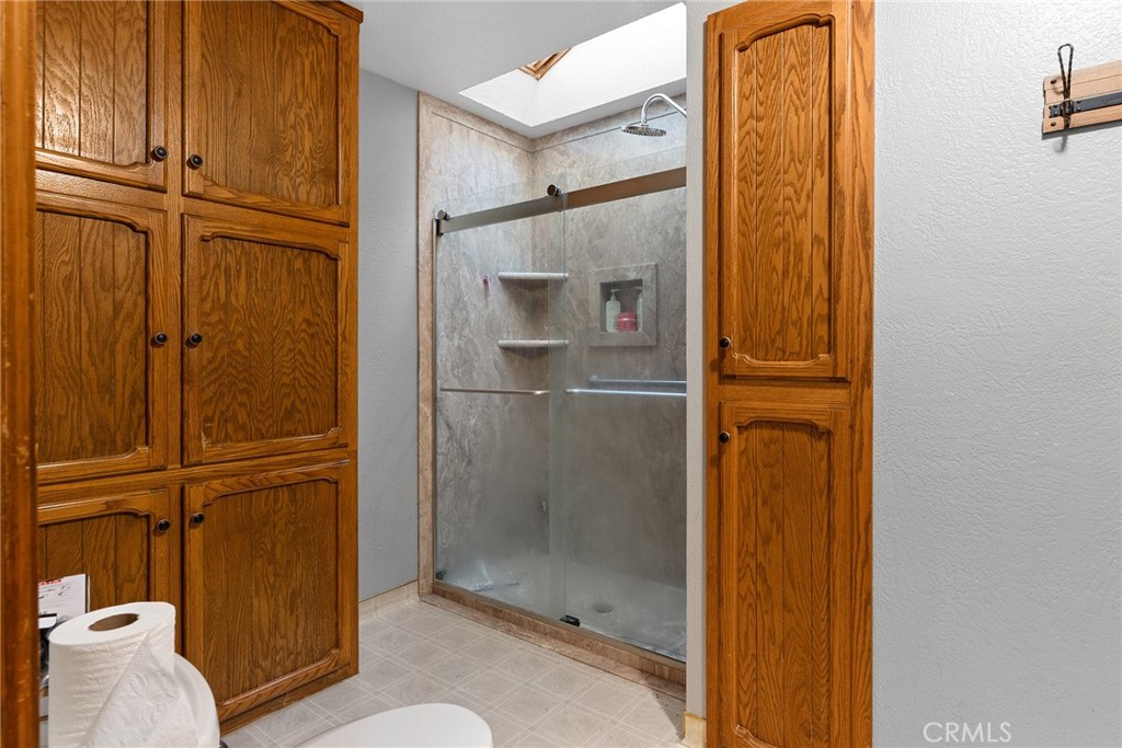 14177 Racine Circle Magalia, CA 95954 - Photo 36 of 52 a bathroom with a shower