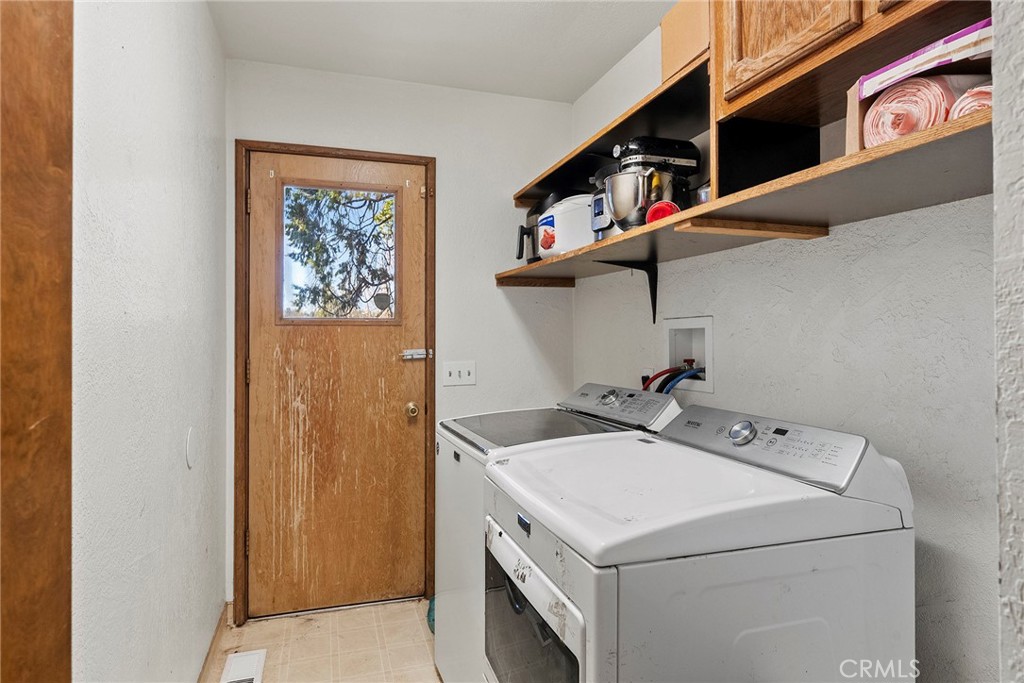 14177 Racine Circle Magalia, CA 95954 - Photo 38 of 52 a utility room with dryer and washer
