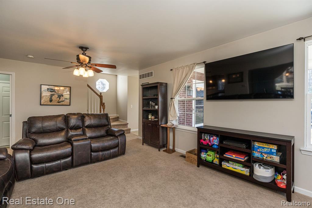 390 Shadywood Road Rochester Hills, MI 48307 - Photo 7 of 38