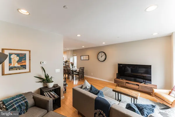 $3,900 | 211 Brown Street, Unit 12, Philadelphia, PA 19123