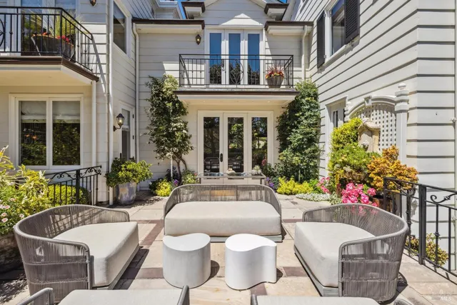 a view of a back yard of the house