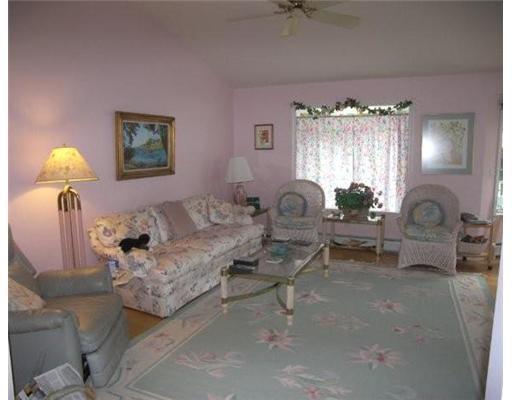 89 Agamenticus Road Ogunquit, ME 03907 - Photo 5 of 20 Living Room.