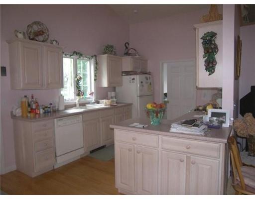 89 Agamenticus Road Ogunquit, ME 03907 - Photo 7 of 20 Kitchen.