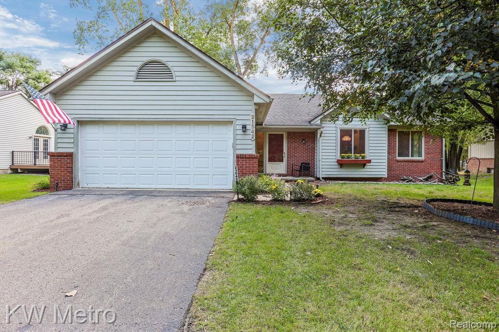 21542 Ruth Street Farmington Hills, MI 48336 - Photo 2 of 28