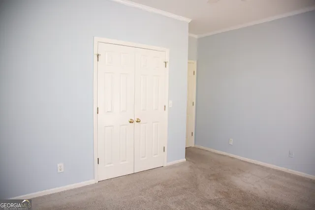 an empty room with a empty space