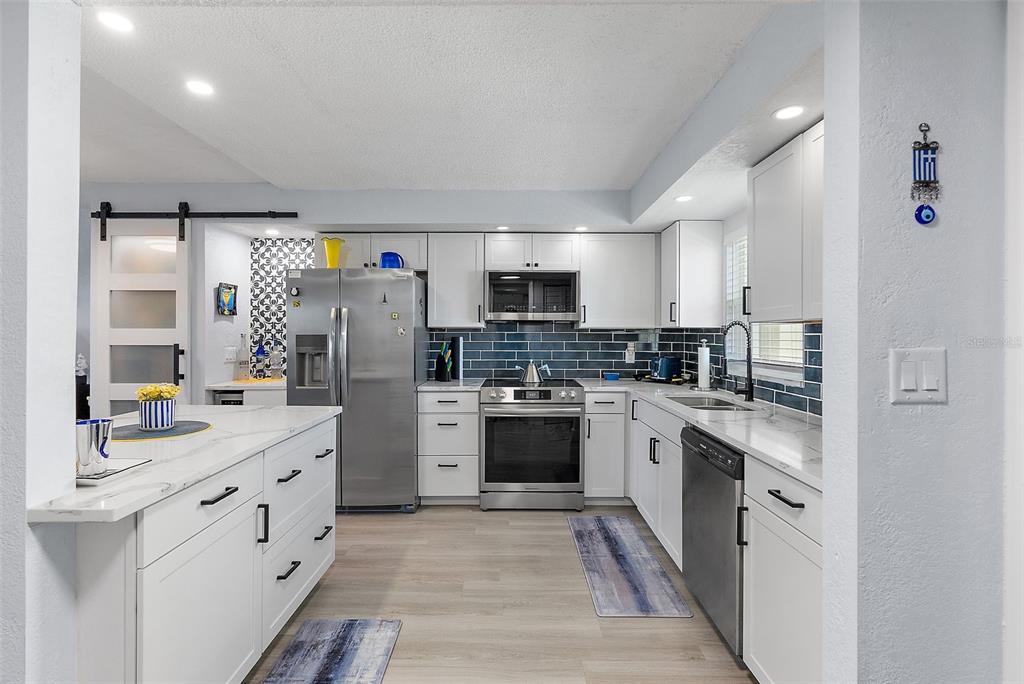 4725 Cove Circle, Unit 704 St. Petersburg, FL 33708 - Photo 4 of 29