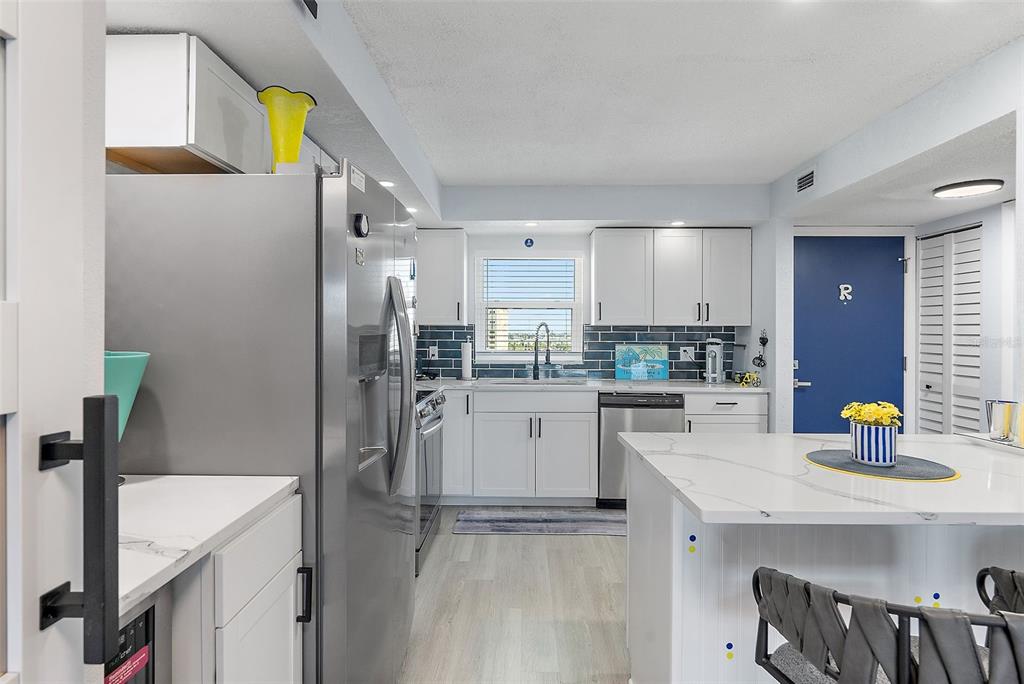 4725 Cove Circle, Unit 704 St. Petersburg, FL 33708 - Photo 6 of 29