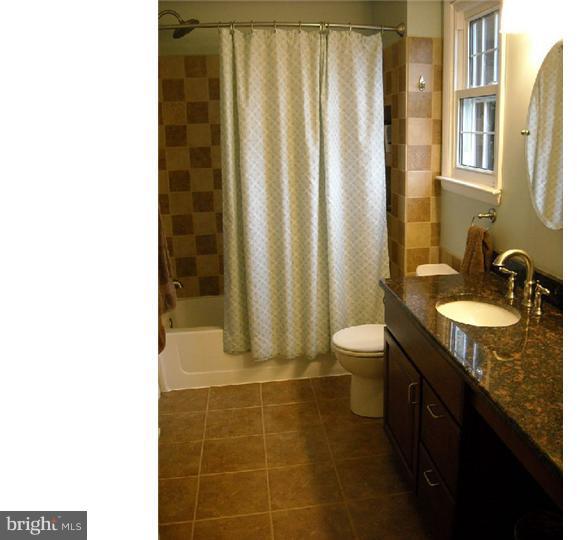18 Alton Road Newark, DE 19711 - Photo 12 of 25 Master Bathroom