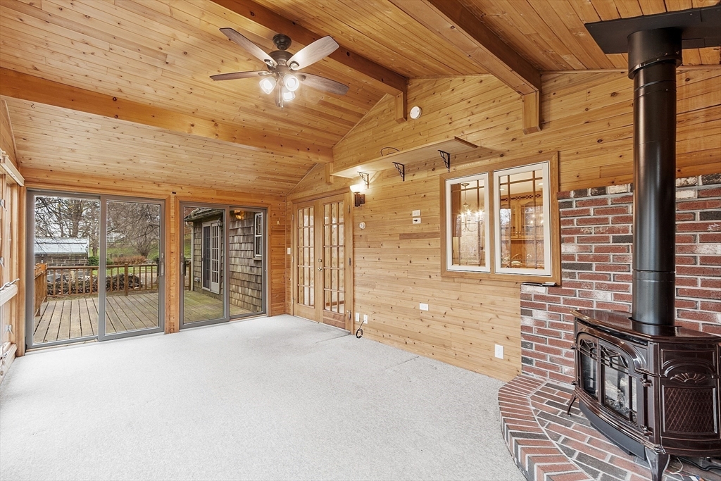 14 Ocean Street Manchester, MA 01944 - Photo 7 of 25 a view of a hall with wooden floor
