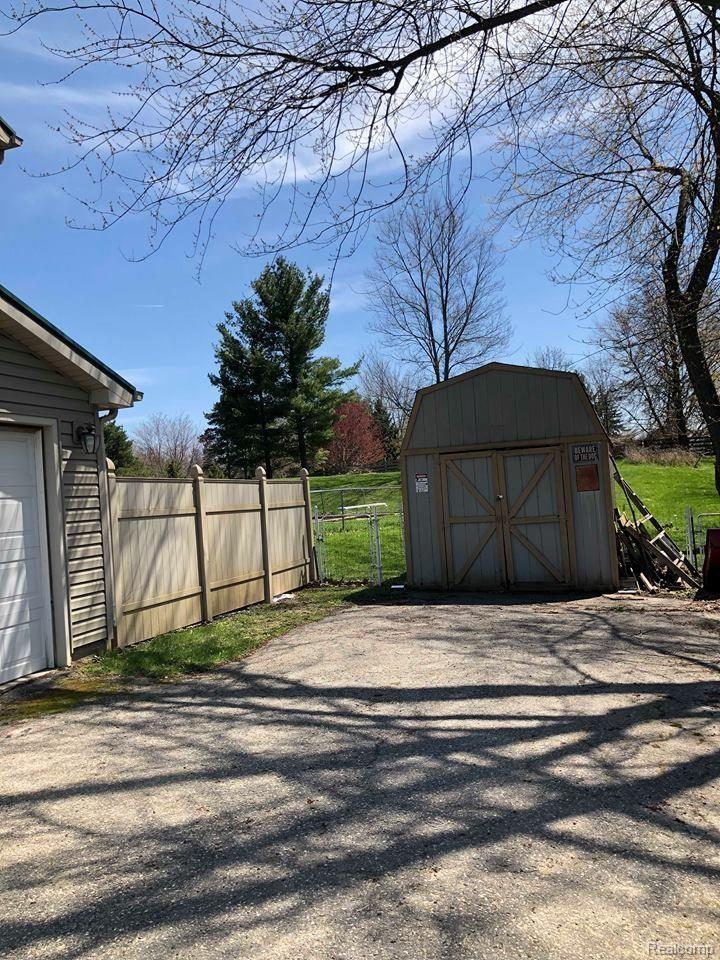 11932 Dunham Road Hartland, MI 48353 - Photo 10 of 29 58551684_355085648467791_8316931756108283904_n.jpg