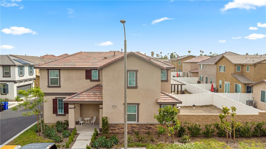 2476 Gunner Ridge Way Rialto, CA 92377 - Photo 5 of 34