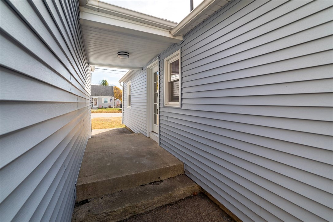 201 Strawberry Field Road Warwick, RI 02886 - Photo 5 of 20 Gallery Image 5