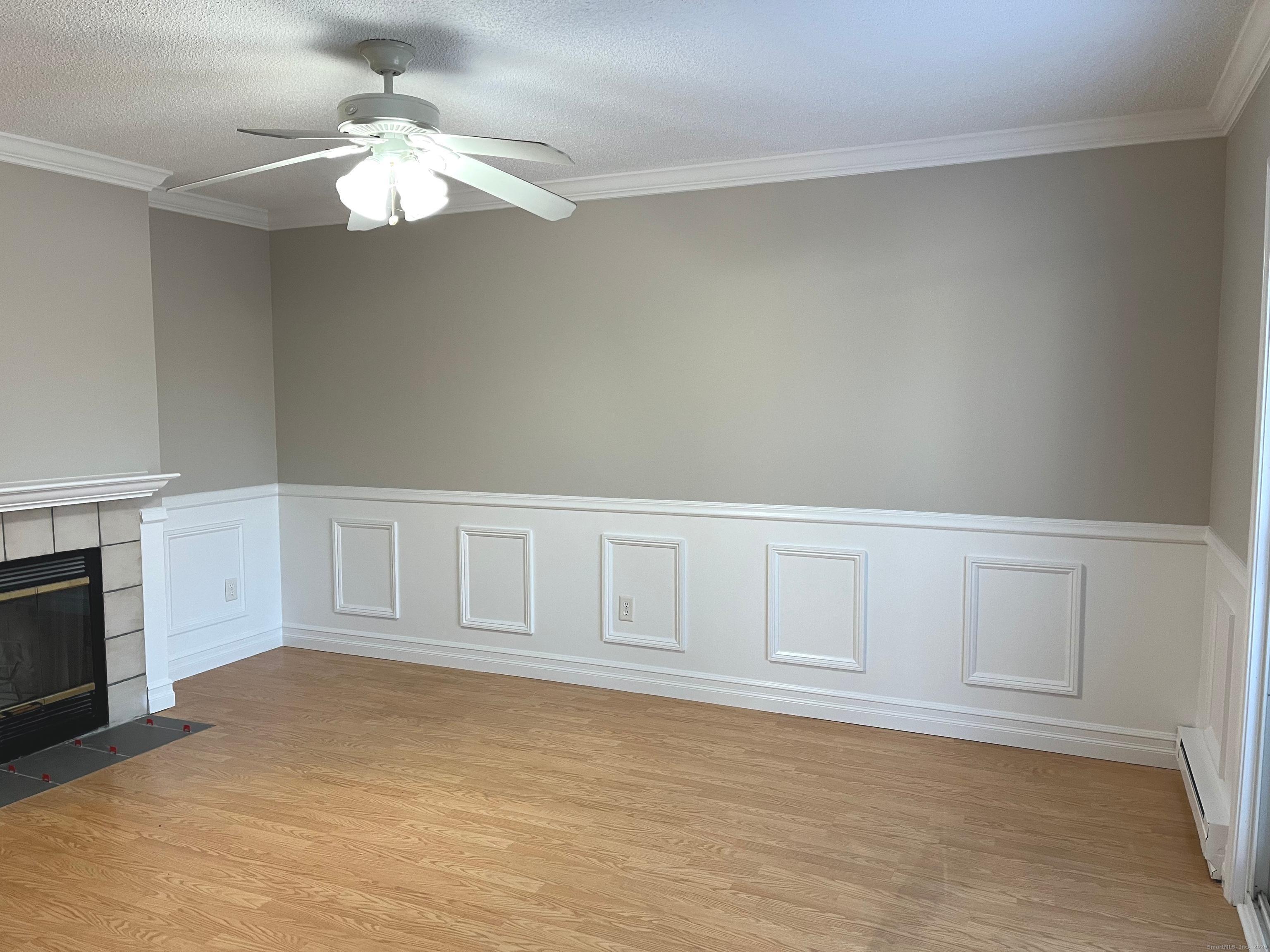 585 Park Road, Unit 112 Waterbury, CT 06708 - Photo 3 of 14 an empty room with chandelier fan