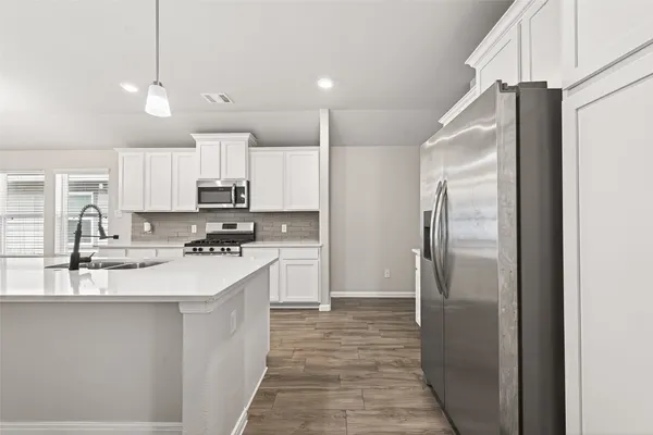 $2,300 | 6823 Escondido Drive, Houston, TX 77083