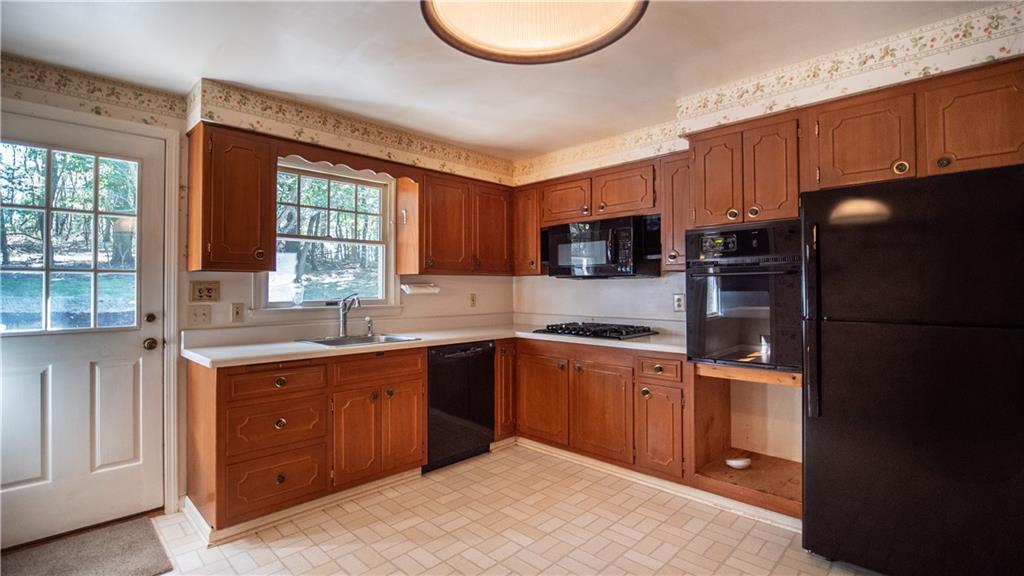 2516 Nicholson Road Sewickley, PA 15143 - Photo 9 of 45 Kitchen