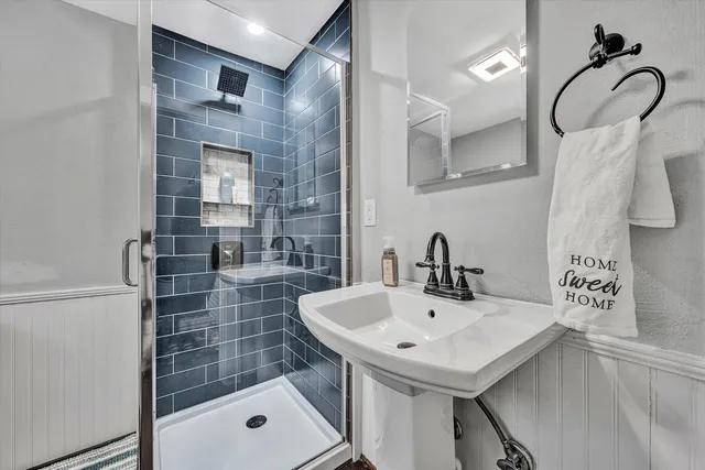 $375,000 | 2549 Alberta Avenue Southwest, Roanoke, VA 24015