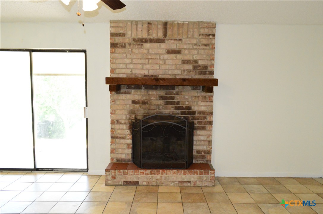 1404 Rob Lane Copperas Cove, TX 76522 - Photo 11 of 31 a living room with a fireplace