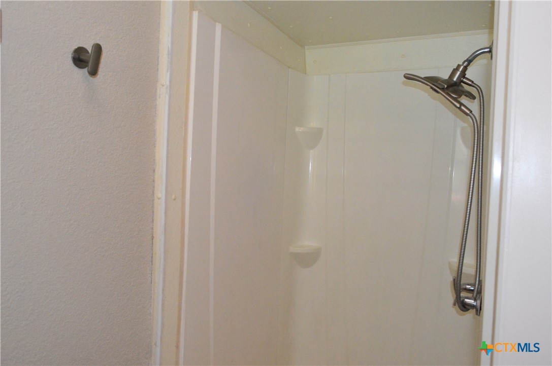 1404 Rob Lane Copperas Cove, TX 76522 - Photo 22 of 31 a bathroom with a shower