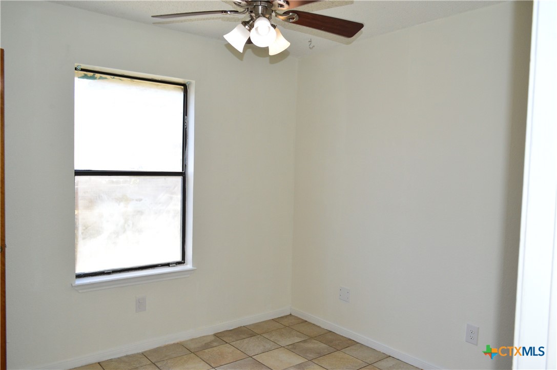 1404 Rob Lane Copperas Cove, TX 76522 - Photo 23 of 31 an empty room with a window