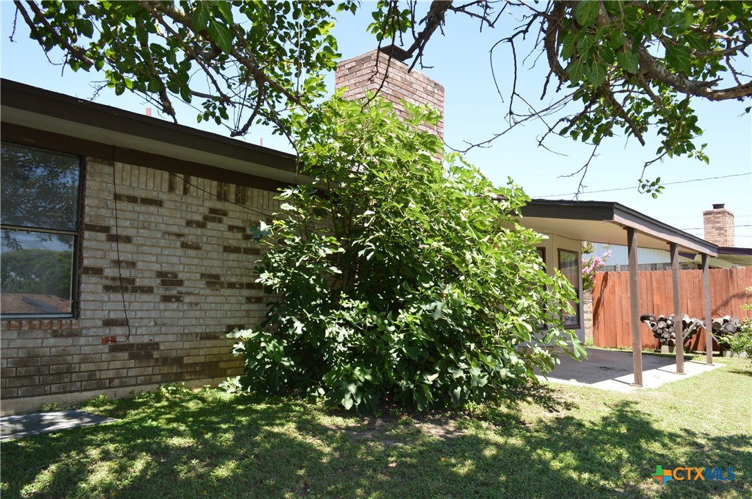 1404 Rob Lane Copperas Cove, TX 76522 - Photo 4 of 31 a view of a backyard of the house