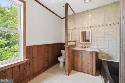 $995,000 | 406 10th Street Southeast, Washington, DC 20003