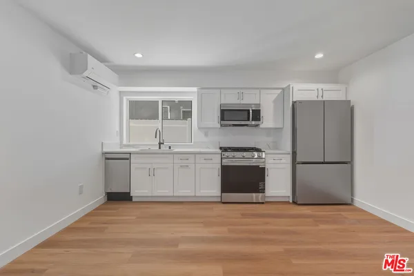 $2,300 | 14167 B Erwin Street, Van Nuys, CA 91401