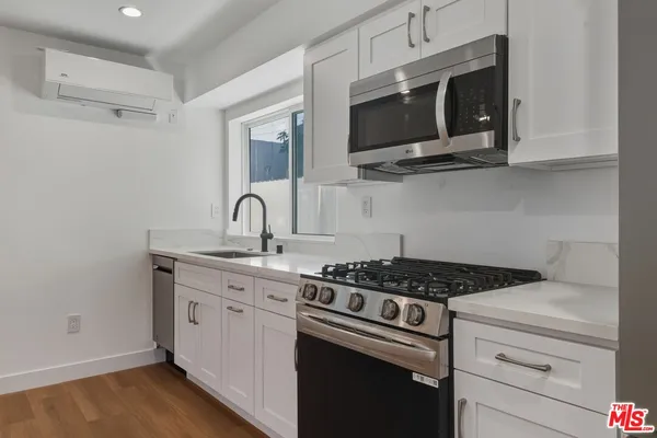 $2,300 | 14167 B Erwin Street, Van Nuys, CA 91401