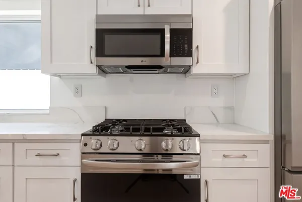 $2,300 | 14167 B Erwin Street, Van Nuys, CA 91401