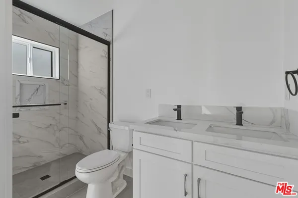 $2,300 | 14167 B Erwin Street, Van Nuys, CA 91401