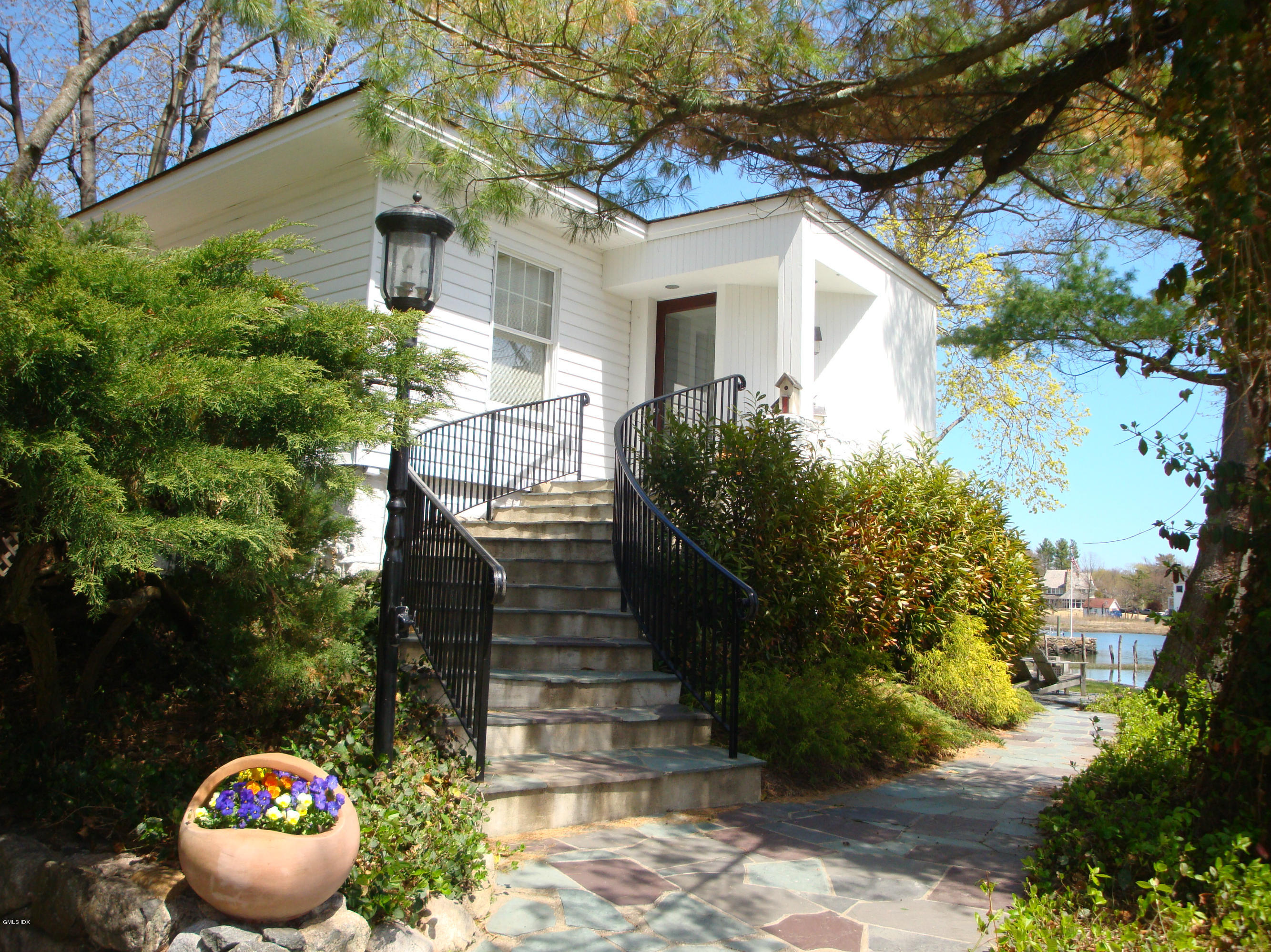 25 Willowmere Avenue Riverside, CT 06878 - Photo 6 of 24 a front view of a house with garden