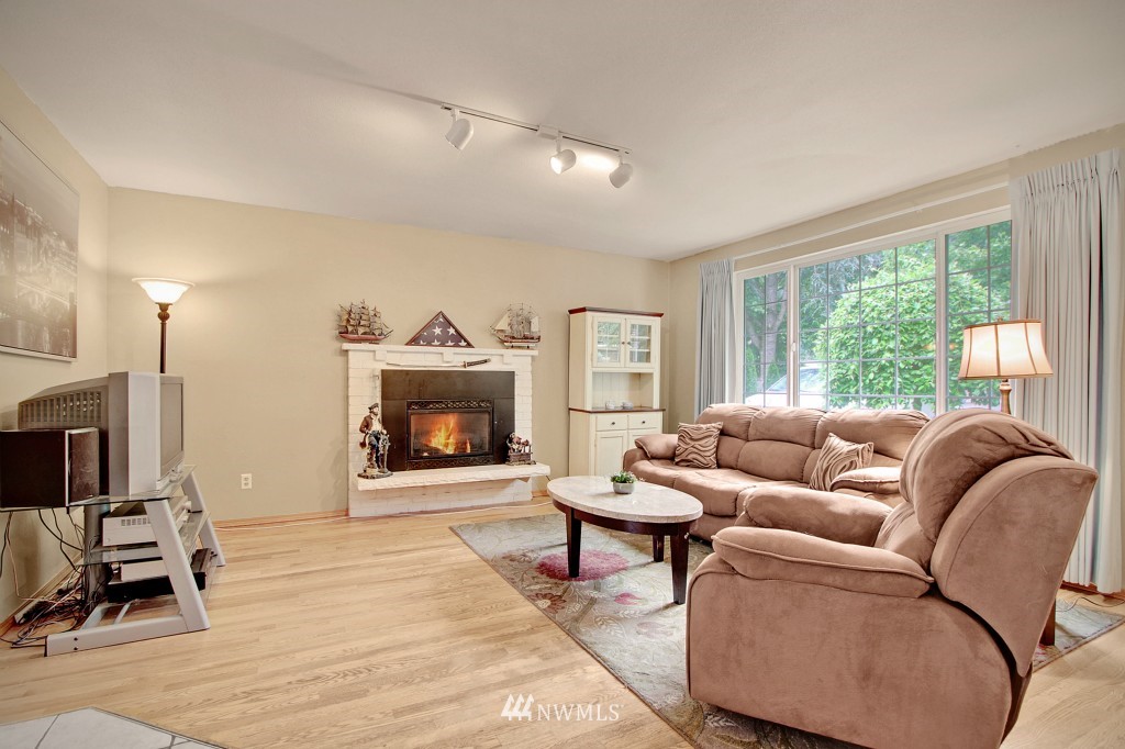 13216 Southeast 151st Street Renton, WA 98058 - Photo 2 of 13 Gallery Image 2