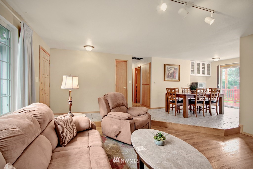13216 Southeast 151st Street Renton, WA 98058 - Photo 3 of 13 Gallery Image 3