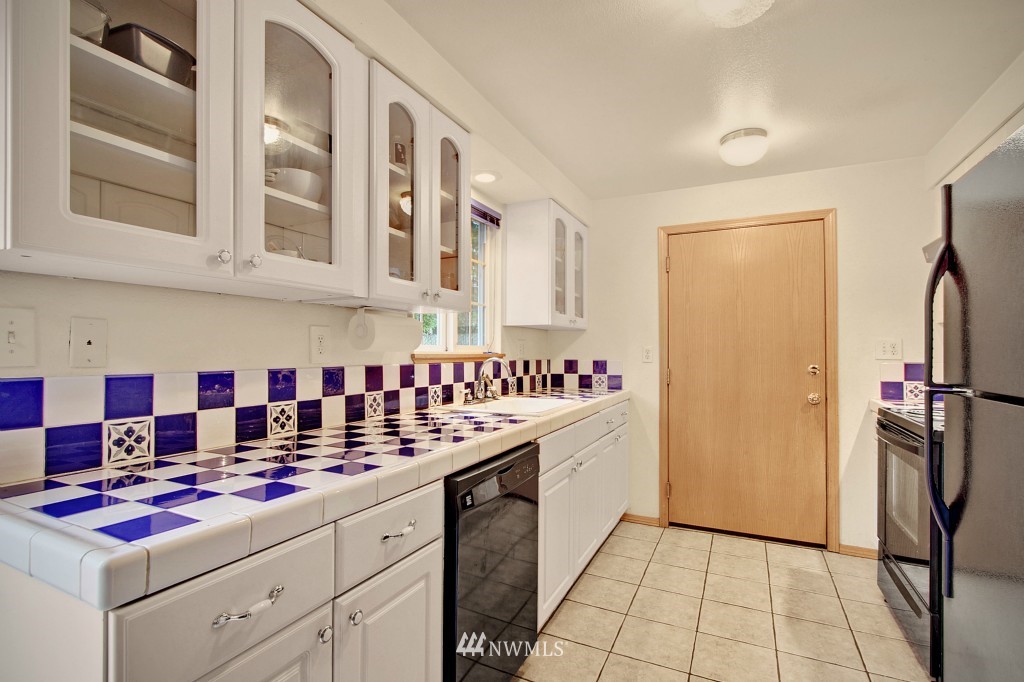 13216 Southeast 151st Street Renton, WA 98058 - Photo 4 of 13 Gallery Image 4