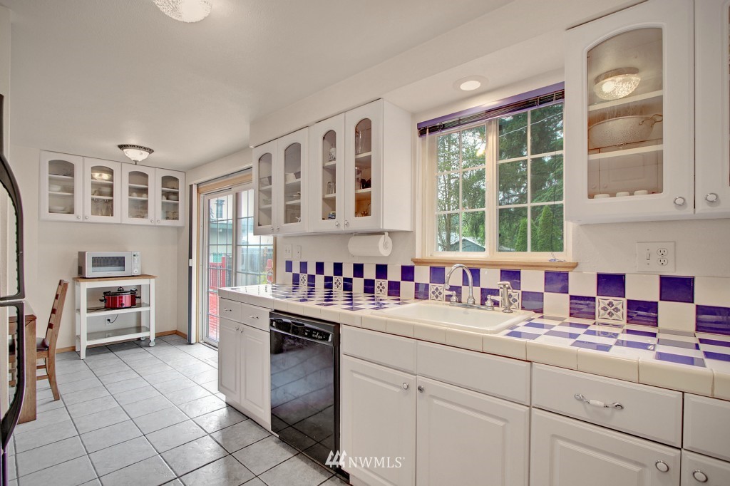 13216 Southeast 151st Street Renton, WA 98058 - Photo 5 of 13 Gallery Image 5