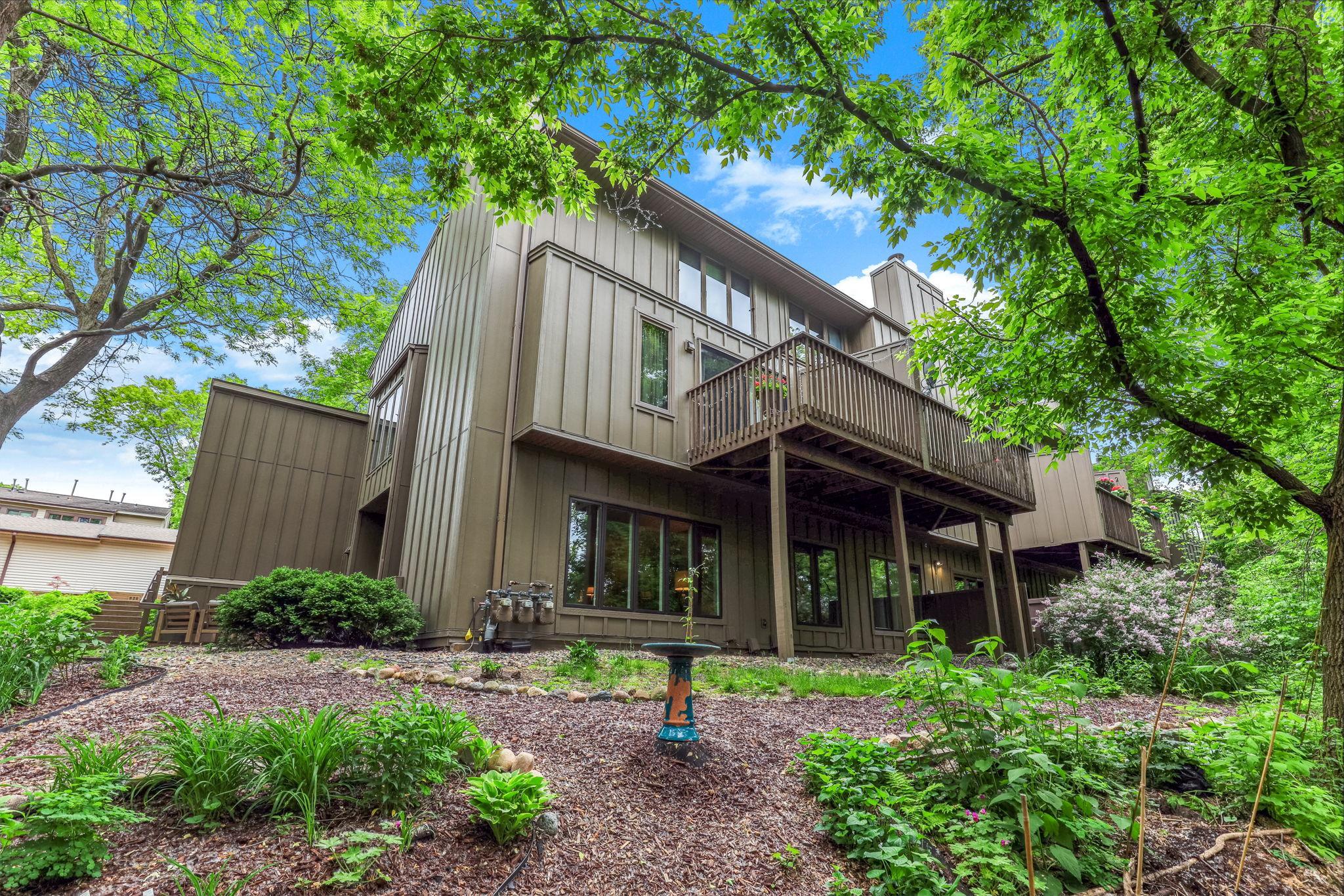 8970 Neill Lake Road Eden Prairie, MN 55347 - Photo 2 of 37