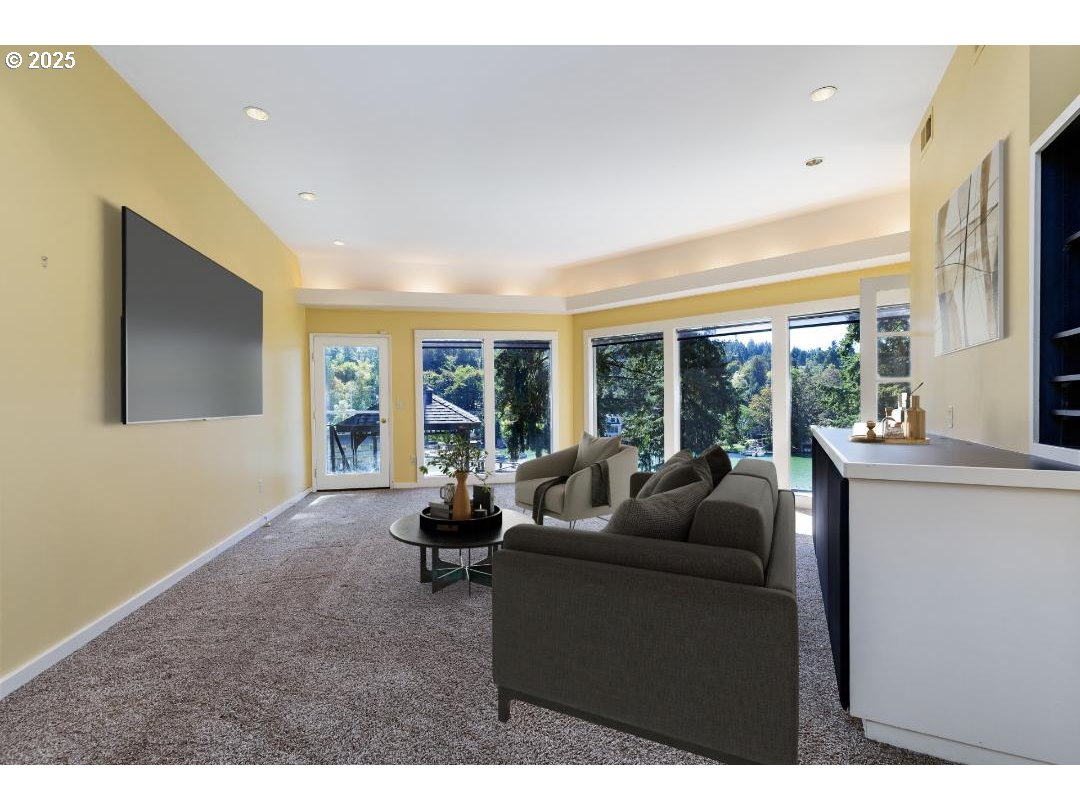 408 Ridgeway Road Lake Oswego, OR 97034 - Photo 16 of 39