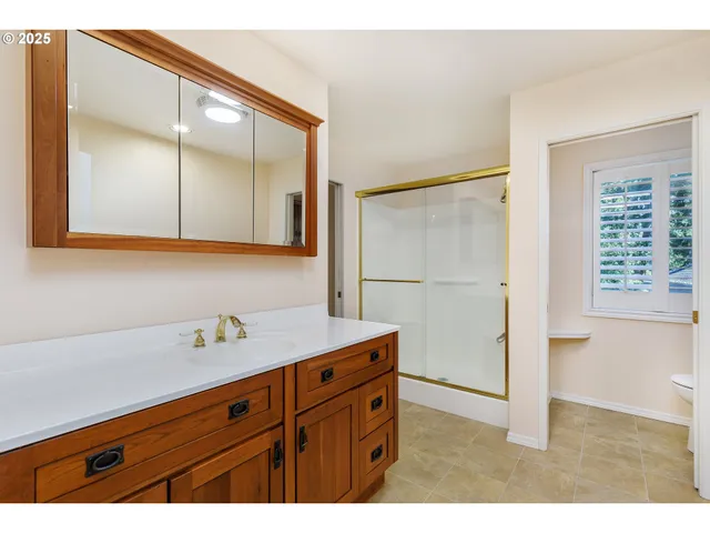 $2,300,000 | 408 Ridgeway Road, Lake Oswego, OR 97034