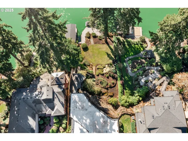 $2,300,000 | 408 Ridgeway Road, Lake Oswego, OR 97034
