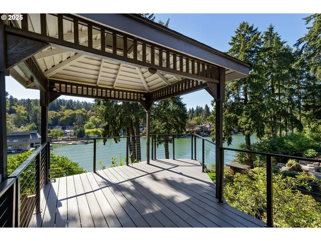 $2,300,000 | 408 Ridgeway Road, Lake Oswego, OR 97034