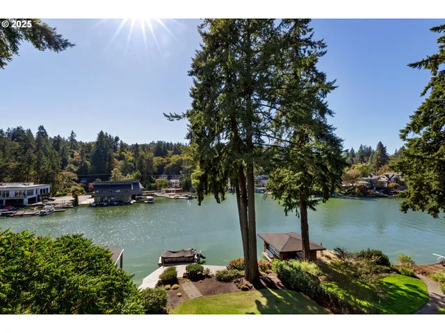 $2,300,000 | 408 Ridgeway Road, Lake Oswego, OR 97034