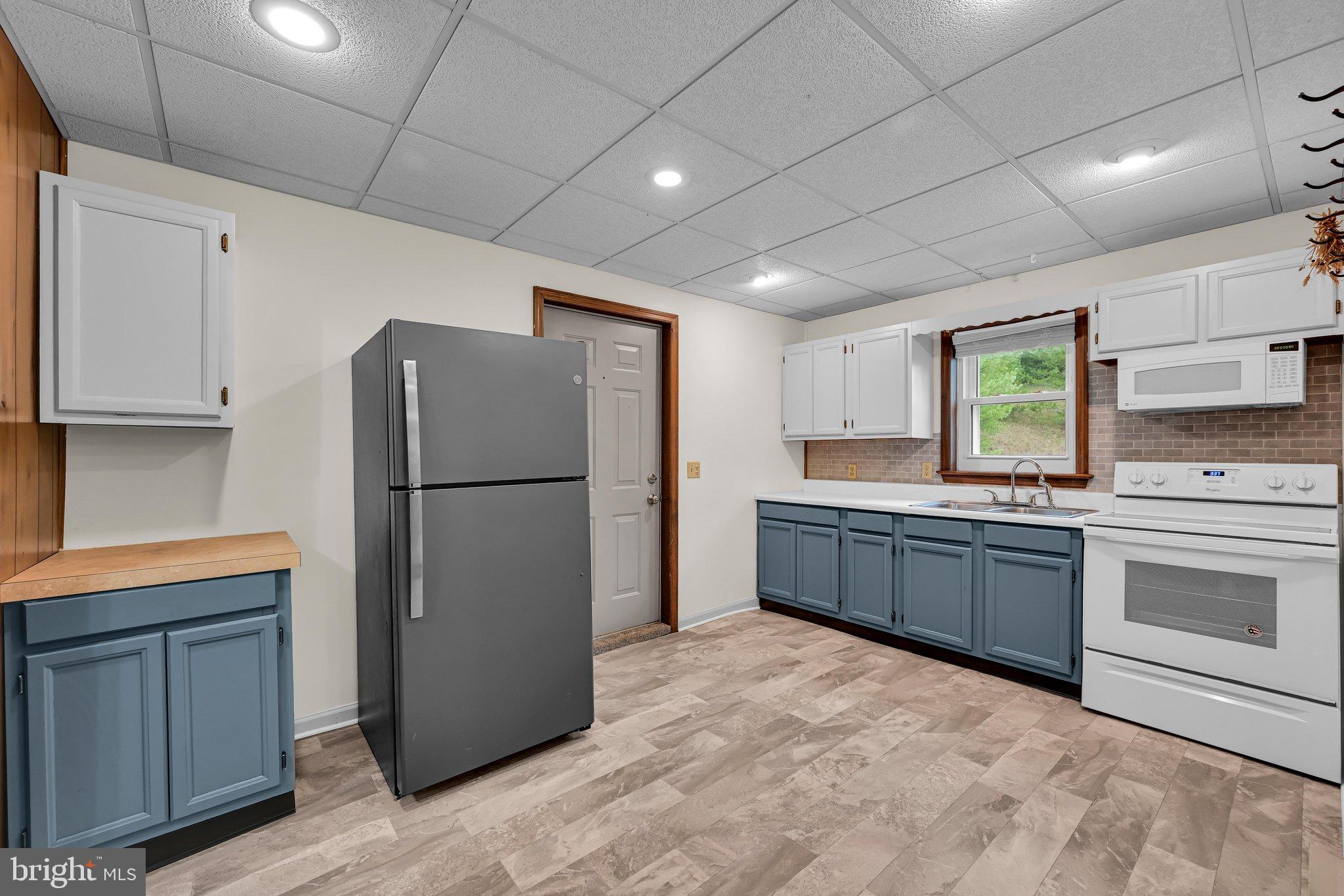 44 2 1/2 Mile Road Pine Grove, PA 17963 - Photo 11 of 28 Kitchen