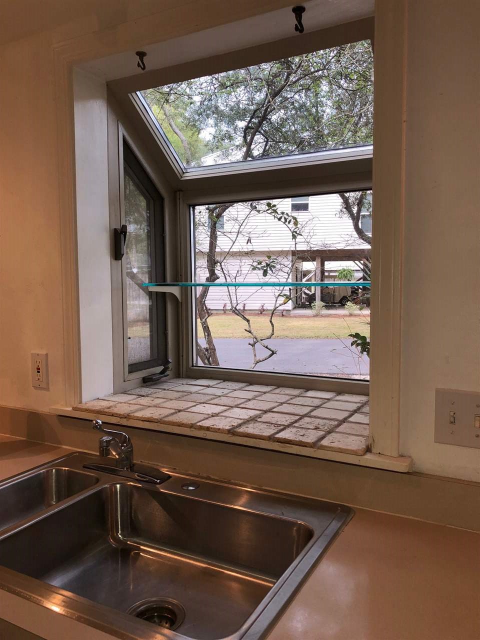 5533 Mobile Avenue Orange Beach, AL 36561 - Photo 35 of 37 Greenhouse window