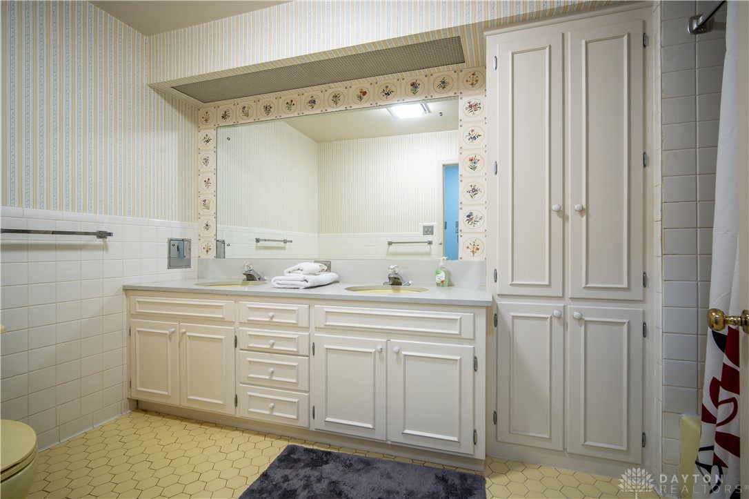 407 West Nottingham Road Dayton, OH 45405 - Photo 33 of 43 Gallery Image 33