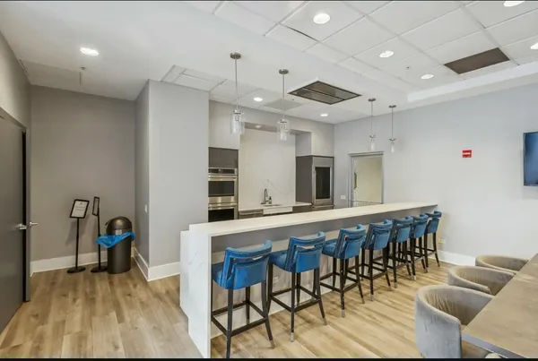 $4,000 | 545 North Dearborn Street, Unit 2707, Chicago, IL 60654