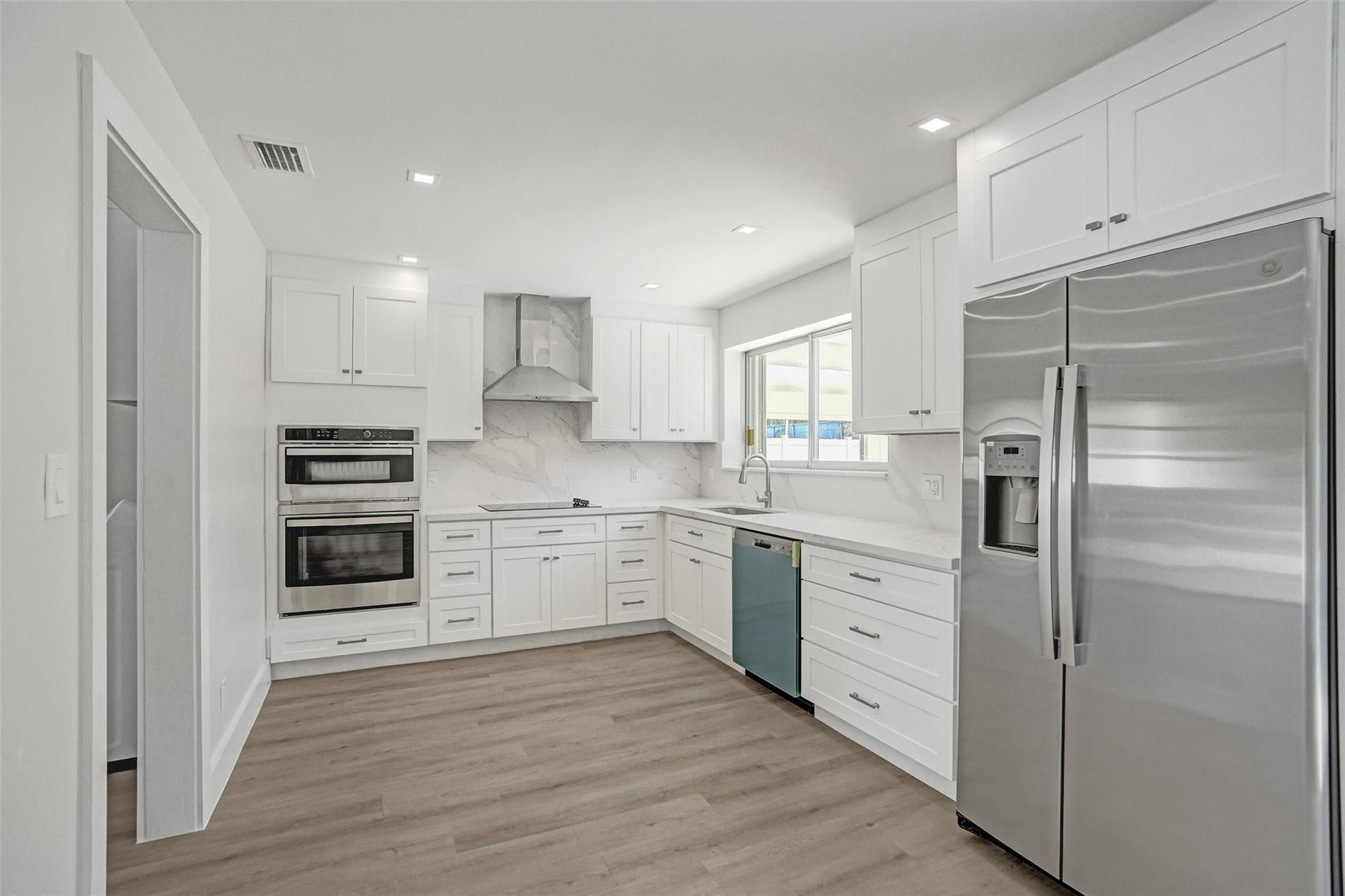 2111 Northeast 35th Street Lighthouse Point, FL 33064 - Photo 13 of 27 Photo 13